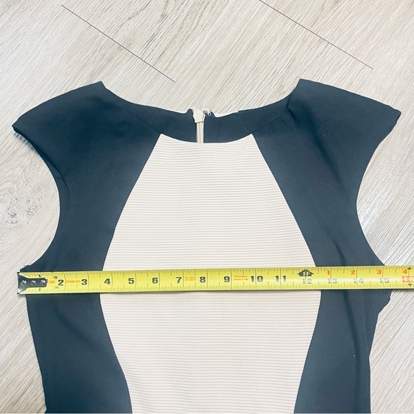 LIPSY Elegant Black and Cream Sleeveless Shoulderpad Ribbed Dress Zip  Closure 8 - Picture 9 of 14